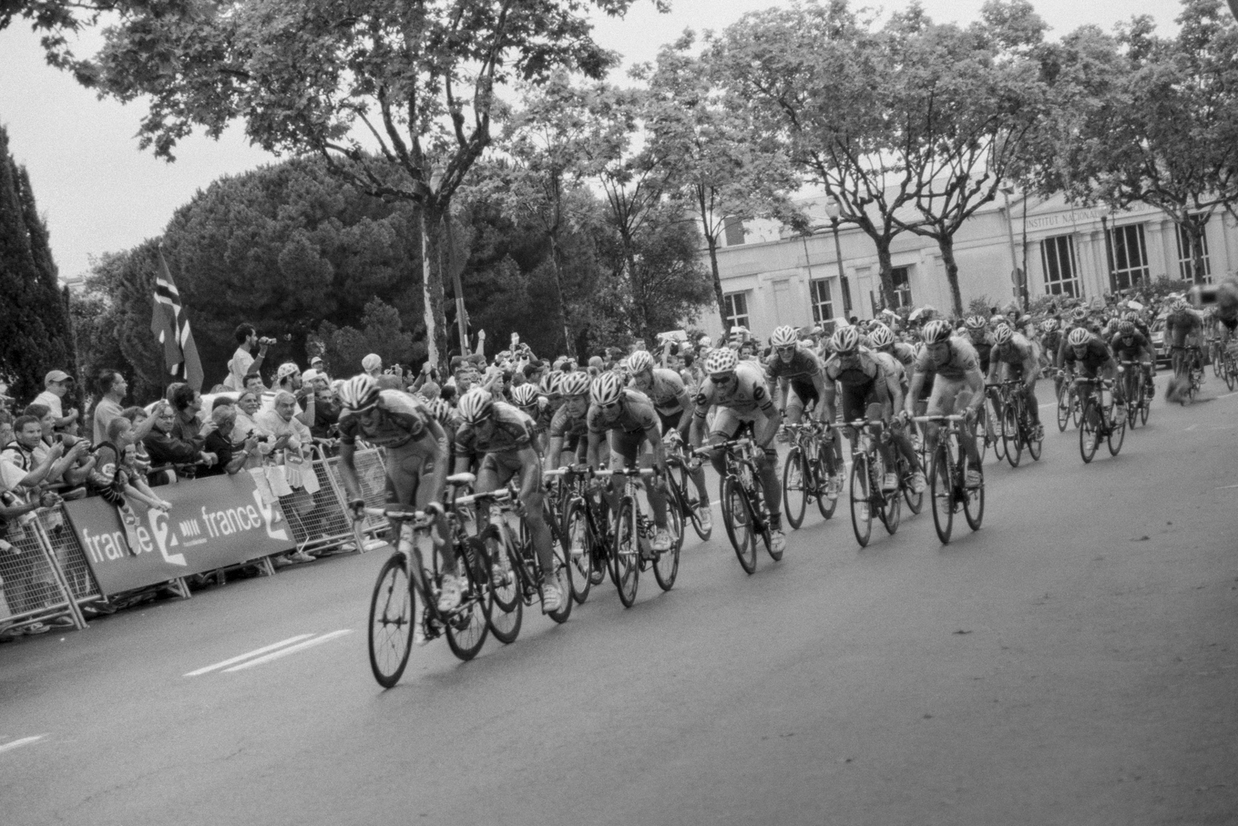 Le Tour de France 2009 Arrival after 181.5 km of cycling from Girona to Barcelona. Arrivée à Barcelone après 181,5 km de course depuis Girone. Ankunft nach 181,5 km Radrennen: von Girona nach Barcelona. Llegada después de 181,5 km: de Girona a Barcelona.